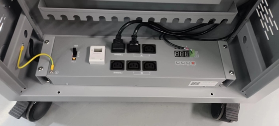 AC-Ladung DC-Ladung und USB-Typ-A-Typ-C-Volt-Speicher IPad-Laderschrank mit Rädern