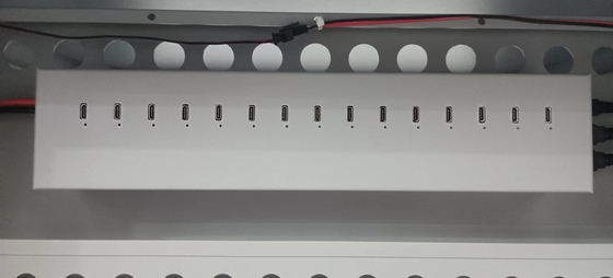AC-Ladung DC-Ladung und USB-Typ-A-Typ-C-Volt-Speicher IPad-Laderschrank mit Rädern