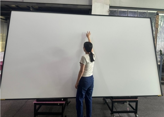 Erleichtert Benutzerentscheidungen Interaktives digitales Whiteboard mit starker Systemkompatibilität und schönem Erscheinungsdesign