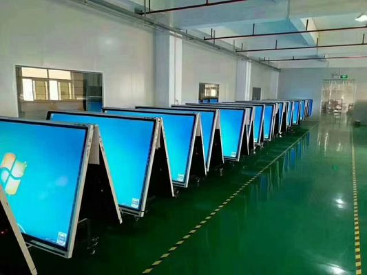 Erleben Sie die Leistungsfähigkeit eines interaktiven Touchscreen-Monitors mit einer Genauigkeit von 2 mm, 15 W*2 oder 20 W*2 Lautsprechern und drahtloser Bildschirmprojektion