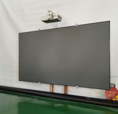 Wifi und Bluetooth-Konnektivität Touchscreen-Kiosk in Schwarz mit Silberrahmen und Sprachfernbedienung