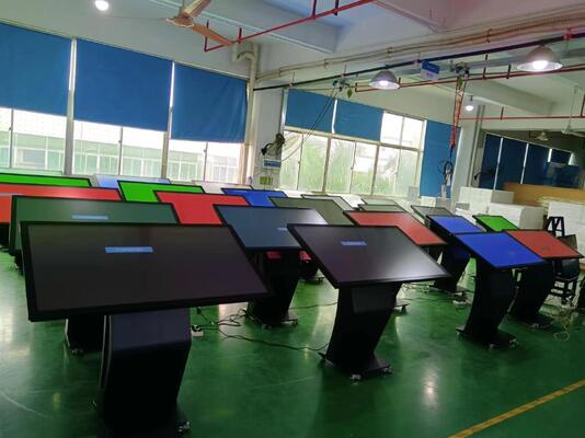 55 Zoll 4K Touchscreen Kiosk mit Android/Windows OS für interaktive digitale Beschilderung und Menübrett