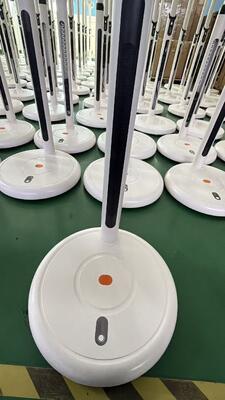 23,8 Zoll kabelloser Smart Screen TV mit kapazitiven 10 Touch-Punkten und eingebautem Akku (5-6H)