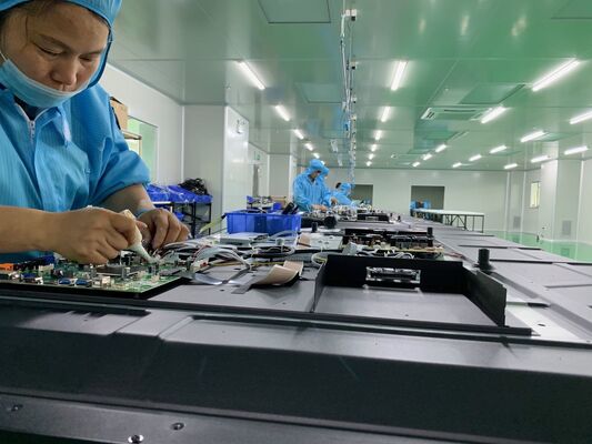 VESA Standard Wandmontage Interaktives Flat Panel mit 4mm gehärtetem Glas und 6 Array Mikrofon für hohe Reaktionsfähigkeit