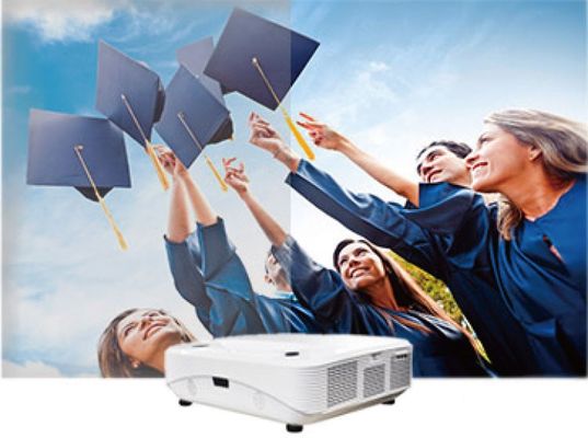 iBoard ultra kurzer Wurfs-Laser-Projektor 4K 3600lm für Haus und Ausbildung