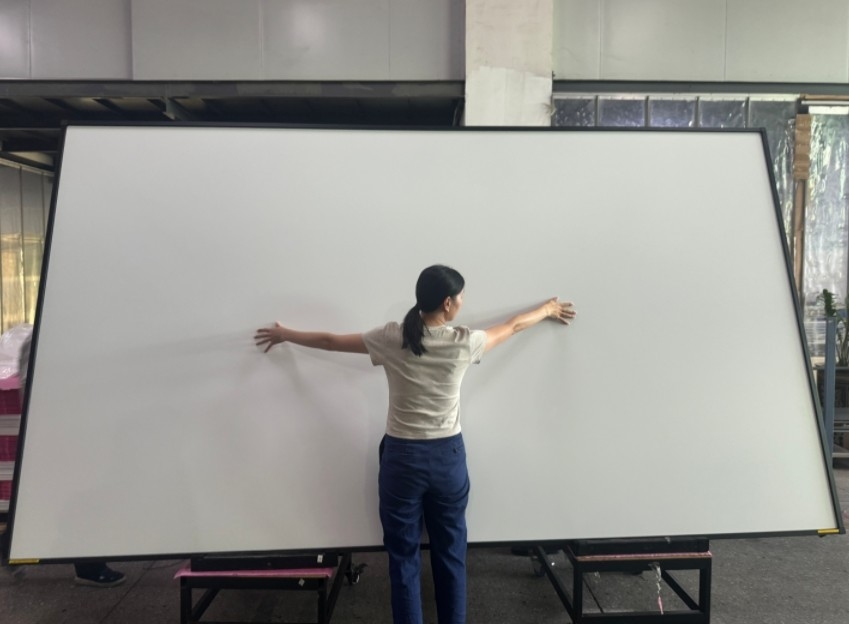 Erleichtert Benutzerentscheidungen Interaktives digitales Whiteboard mit starker Systemkompatibilität und schönem Erscheinungsdesign