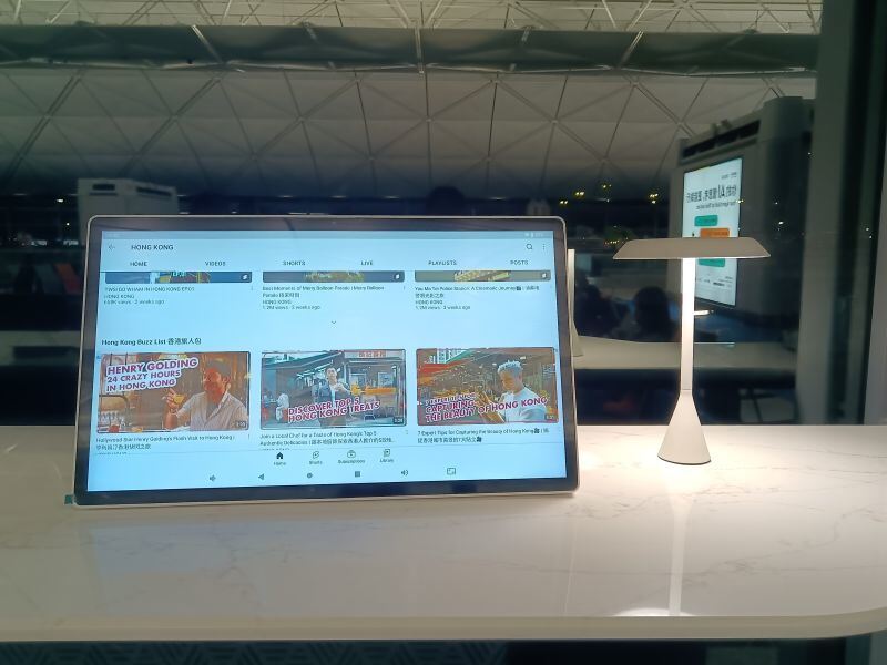 24.5 Zoll 8 GB RAM Bewegliches Video Meeting Touch Monitor Anzeige Desktop und Boden stehen